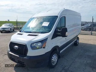 2023 Ford Transit z VIN 1FTBW9CG7PKB84159, wystawiony jako IAAI lot #42772115 z przebiegiem 6 945 mil mil oraz . Historia ofert i sprzedaży dostępna na DreamBid. Obrazek 2.
