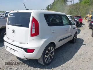 2013 Kia Soul ! with VIN KNDJT2A65D7588128, listed as a IAAI auction lot 42072496 with 178,406 mi miles. Bid and sale history available at carsss.com. Image 4.