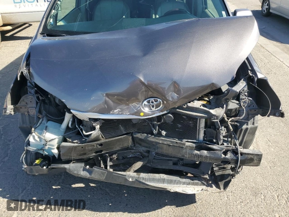 2014 Toyota Sienna XLE z VIN 5TDYK3DC7ES452163, wystawiony jako Copart lot #57534605 z przebiegiem 174 794 mil mil oraz Szkoda całkowita • Salvage title. Historia ofert i sprzedaży dostępna na DreamBid. Obrazek 12.