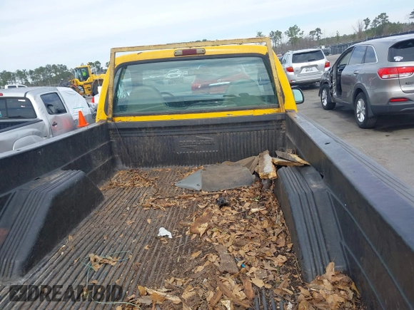2002 Ford Super Duty F-250 XL with VIN 1FTNF20LX2EB80202, listed as a IAAI auction lot 41607631 with 342,859 mi miles. Bid and sale history available at carsss.com. Image 8.