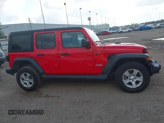 2018 Jeep Wrangler Unlimited Sport z VIN 1C4HJXDG9JW227864, wystawiony jako IAAI lot #42504877 z przebiegiem 53 378 mil mil oraz . Historia ofert i sprzedaży dostępna na DreamBid. Obrazek 13.