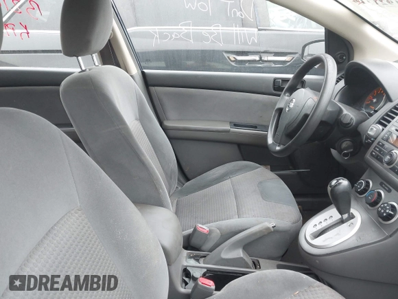 2008 Nissan Sentra 2.0 z VIN 3N1AB61E88L626666, wystawiony jako IAAI lot #41921319 z przebiegiem 209 000 mil mil oraz . Historia ofert i sprzedaży dostępna na DreamBid. Obrazek 5.