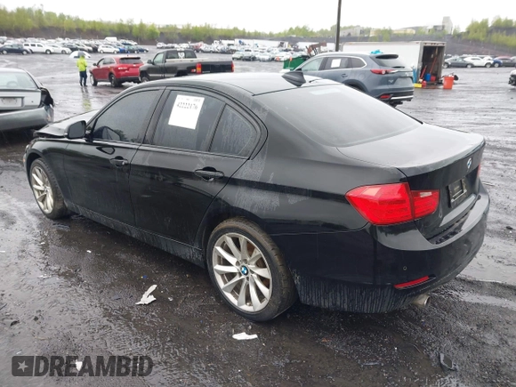 2015 BMW 3 Series 320i xDrive z VIN WBA3C3G59FNT53112, wystawiony jako IAAI lot #42222176 z przebiegiem 113 702 mil mil oraz . Historia ofert i sprzedaży dostępna na DreamBid. Obrazek 3.