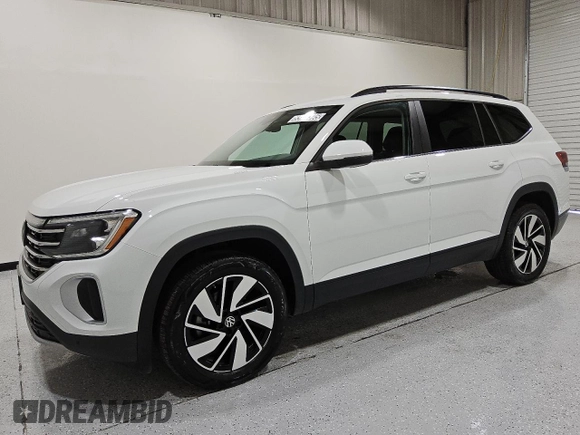 2024 Volkswagen Atlas SE with VIN 1V2HR2CA1RC546860, listed as a Copart auction lot 55703805 with 33,296 mi miles and Clean title. Bid and sale history available at DreamBid. Image 1.