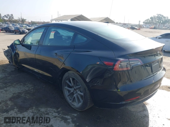 2023 Tesla Model 3 z VIN 5YJ3E1EA0PF680287, wystawiony jako IAAI lot #39491902 z przebiegiem 12 480 mil mil oraz . Historia ofert i sprzedaży dostępna na DreamBid. Obrazek 3.