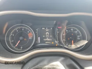 2018 Jeep Cherokee Latitude Tech Connect z VIN 1C4PJLCB5JD544112, wystawiony jako Copart lot #61896675 z przebiegiem 88 759 mil mil oraz Szkoda całkowita • Salvage title. Historia ofert i sprzedaży dostępna na DreamBid. Obrazek 9.