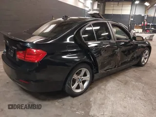 2015 BMW 3 Series 328i xDrive с VIN WBA3B5G55FNS13718, выставлен на аукционе IAAI как лот 42264153 с пробегом 180 428 миль миль и . История ставок и продаж доступна на DreamBid. Изображение 4.