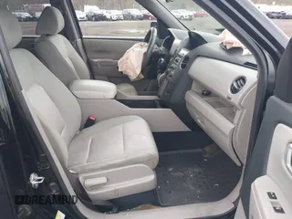 2015 Honda Pilot LX with VIN 5FNYF4H23FB047662, listed as a IAAI auction lot 41952933 with 227,892 mi miles and . Bid and sale history available at carsss.com. Image 5.