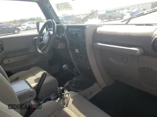 2007 Jeep Wrangler Sahara z VIN 1J8FA54137L209032, wystawiony jako Copart lot #56502475 z przebiegiem 129 402 mil mil oraz Szkoda całkowita • Salvage title. Historia ofert i sprzedaży dostępna na DreamBid. Obrazek 8.