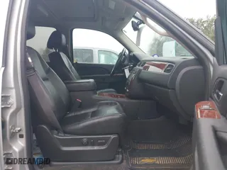 2013 Chevrolet Avalanche LTZ with VIN 3GNMCGE04DG109502, listed as a IAAI auction lot 41335363 with 166,877 mi miles. Bid and sale history available at carsss.com. Image 5.
