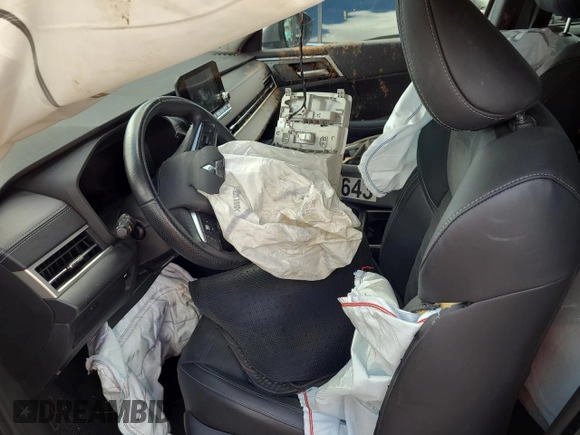 2022 Mitsubishi Outlander SE z VIN JA4J3UA84NZ085087, wystawiony jako Copart lot #88528845 z przebiegiem Nie podano mil oraz Nie do naprawy • Non repairable. Historia ofert i sprzedaży dostępna na DreamBid. Obrazek 7.