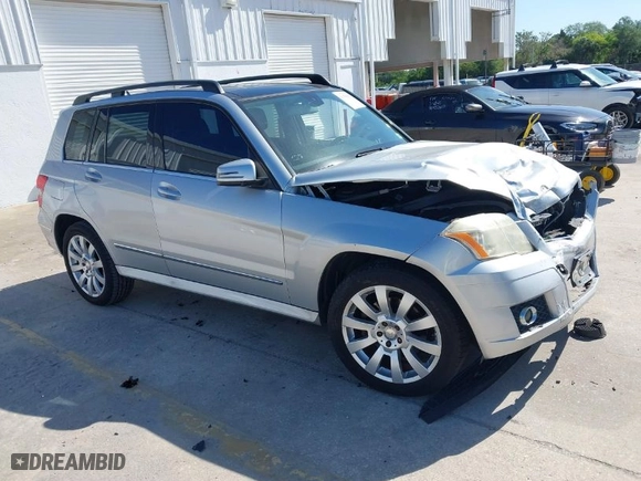 2012 Mercedes-Benz GLK-Class GLK 350 with VIN WDCGG8HB1CF771982, listed as a IAAI auction lot 41958903 with 136,465 mi miles. Bid and sale history available at carsss.com. Image 1.