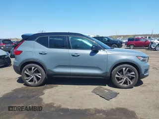 2020 Volvo XC40 R-Design z VIN YV4162UM9L2348168, wystawiony jako IAAI lot #42057660 z przebiegiem 19 822 mil mil oraz . Historia ofert i sprzedaży dostępna na DreamBid. Obrazek 13.