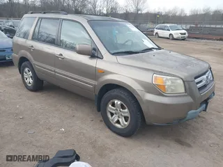 2008 Honda Pilot VP with VIN 5FNYF18248B046859, listed as a IAAI auction lot 41738896 with 524,762 mi miles. Bid and sale history available at carsss.com. Image 1.