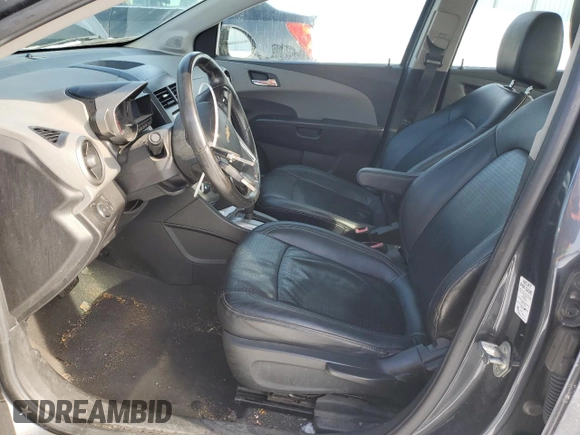 2013 Chevrolet Sonic LTZ z VIN 1G1JE5SH6D4114209, wystawiony jako Copart lot #44854675 z przebiegiem 130 385 mil mil oraz Czysty tytuł • Clean title. Historia ofert i sprzedaży dostępna na DreamBid. Obrazek 7.