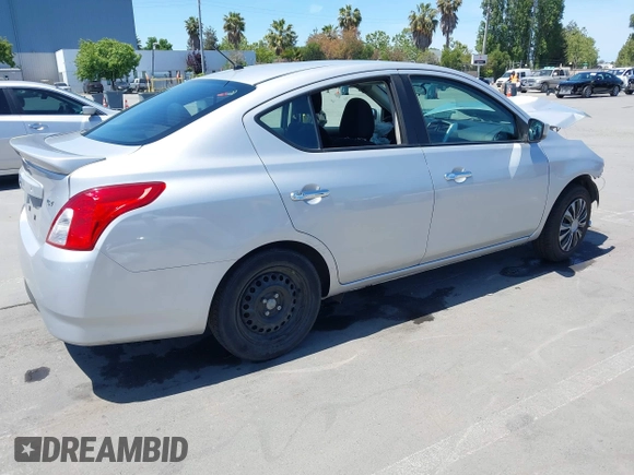 2019 Nissan Versa SV z VIN 3N1CN7AP2KL873700, wystawiony jako IAAI lot #42272553 z przebiegiem 89 256 mil mil oraz . Historia ofert i sprzedaży dostępna na DreamBid. Obrazek 4.