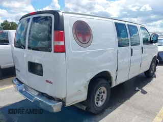 2017 GMC Savana Cargo Van with VIN 1GTW7AFF1H1913587, listed as a IAAI auction lot 40216941 with 269,708 mi miles. Bid and sale history available at carsss.com. Image 4.