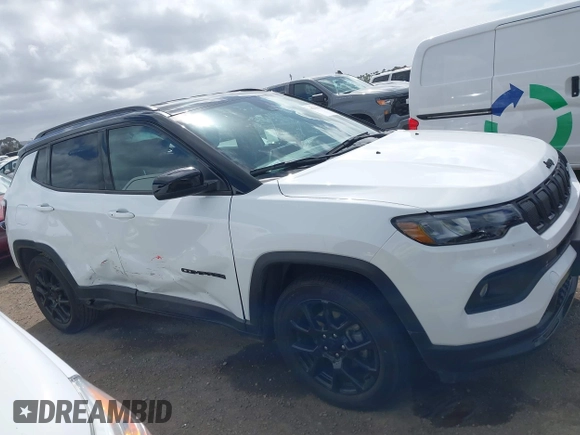 2022 Jeep Compass Latitude z VIN 3C4NJCBB6NT213502, wystawiony jako IAAI lot #41949094 z przebiegiem 11 090 mil mil oraz . Historia ofert i sprzedaży dostępna na DreamBid. Obrazek 13.