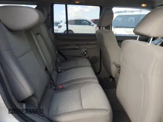 2009 Jeep Commander Sport with VIN 1J8HH48K59C514861, listed as a Copart auction lot 44076015 with 129,674 mi miles and Salvage title. Bid and sale history available at DreamBid. Image 11.