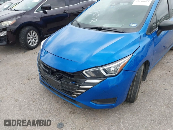 2023 Nissan Versa S z VIN 3N1CN8DV1PL832773, wystawiony jako IAAI lot #42140621 z przebiegiem 46 635 mil mil oraz . Historia ofert i sprzedaży dostępna na DreamBid. Obrazek 6.