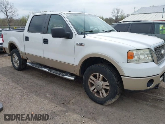 2008 Ford F-150 XLT with VIN 1FTPW14V28FA72092, listed as a IAAI auction lot 42038639 with 211,839 mi miles. Bid and sale history available at carsss.com. Image 1.