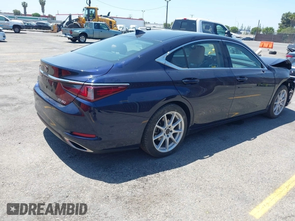 2022 Lexus ES 350 z VIN 58ADZ1B12NU135987, wystawiony jako IAAI lot #42216317 z przebiegiem 55 515 mil mil oraz . Historia ofert i sprzedaży dostępna na DreamBid. Obrazek 4.