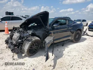 2021 Ford Mustang GT z VIN 1FA6P8CF4M5106065, wystawiony jako Copart lot #62209995 z przebiegiem Nie podano mil oraz Nie do naprawy • Non repairable. Historia ofert i sprzedaży dostępna na DreamBid. Obrazek 1.