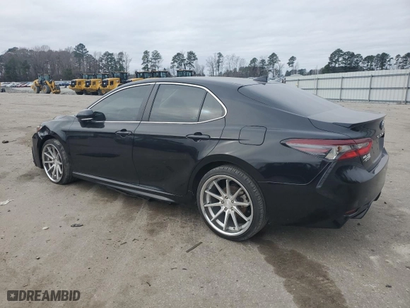 2022 Toyota Camry SE with VIN 4T1G11AK5NU646521, listed as a Copart auction lot 43966145 with 62,882 mi miles and Clean Title. Bid and sale history available at carsss.com. Image 2.