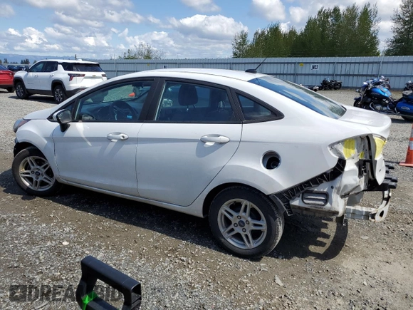 2018 Ford Fiesta SE z VIN 3FADP4BJ7JM114172, wystawiony jako Copart lot #54014805 z przebiegiem 66 828 mil mil oraz Szkoda całkowita • Salvage title. Historia ofert i sprzedaży dostępna na DreamBid. Obrazek 2.