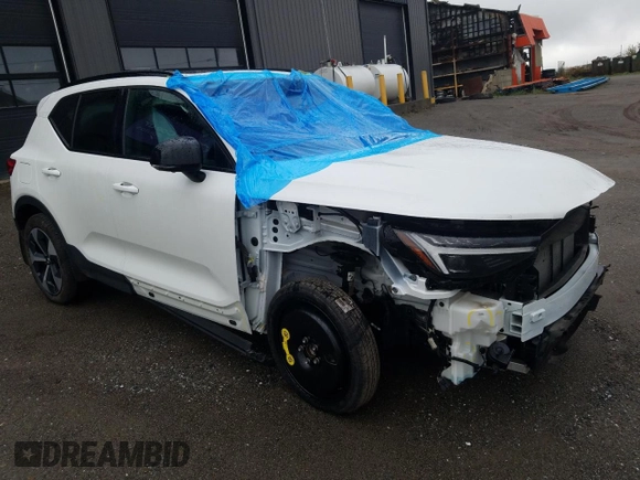 2023 Volvo XC40 Ultimate Dark Theme z VIN YV4L12UX8P2952575, wystawiony jako Copart lot #72947074 z przebiegiem Nie podano mil oraz Szkoda całkowita • Salvage title. Historia ofert i sprzedaży dostępna na DreamBid. Obrazek 4.