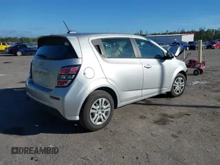 2020 Chevrolet Sonic LT z VIN 1G1JG6SB6L4120442, wystawiony jako IAAI lot #41485829 z przebiegiem 52 073 mil mil oraz . Historia ofert i sprzedaży dostępna na DreamBid. Obrazek 4.
