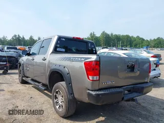 2006 Nissan Titan SE z VIN 1N6BA07B56N504064, wystawiony jako IAAI lot #42479075 z przebiegiem 156 983 mil mil oraz . Historia ofert i sprzedaży dostępna na DreamBid. Obrazek 3.