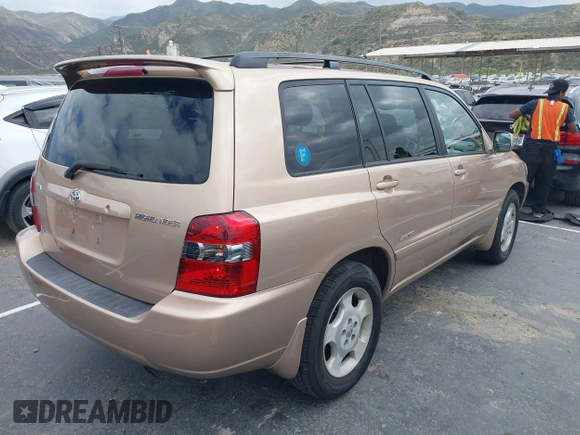2007 Toyota Highlander w/3rd Row z VIN JTEDP21AX70138084, wystawiony jako IAAI lot #42054917 z przebiegiem 103 665 mil mil oraz . Historia ofert i sprzedaży dostępna na DreamBid. Obrazek 4.