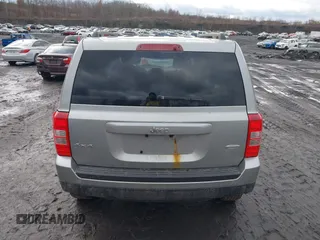 2014 Jeep Patriot Latitude with VIN 1C4NJRFB6ED778433, listed as a IAAI auction lot 41211522 with 127,506 mi miles. Bid and sale history available at carsss.com. Image 16.