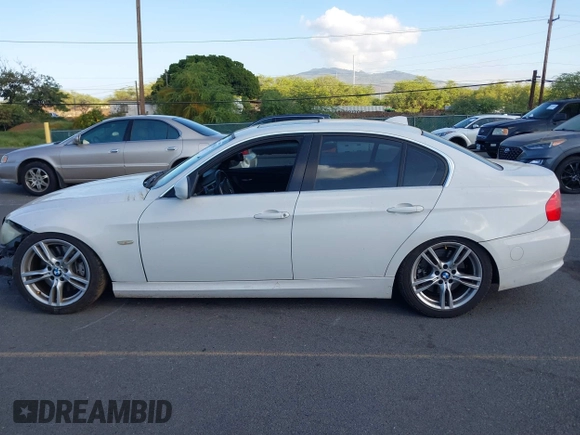 2011 BMW 3 Series 335d z VIN WBAPN7C59BA782101, wystawiony jako IAAI lot #41566324 z przebiegiem 156 918 mil mil oraz . Historia ofert i sprzedaży dostępna na DreamBid. Obrazek 14.
