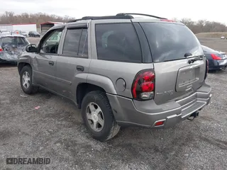 2006 Chevrolet TrailBlazer LS with VIN 1GNDS13S562137938, listed as a IAAI auction lot 41908826 with 225,928 mi miles. Bid and sale history available at carsss.com. Image 3.
