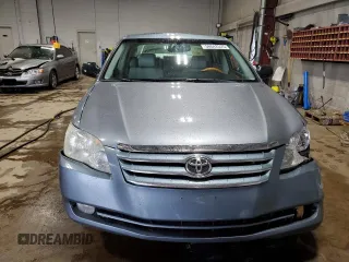 2007 Toyota Avalon XL z VIN 4T1BK36B77U218125, wystawiony jako Copart lot #56042525 z przebiegiem 197 123 mil mil oraz Szkoda całkowita • Salvage title. Historia ofert i sprzedaży dostępna na DreamBid. Obrazek 5.