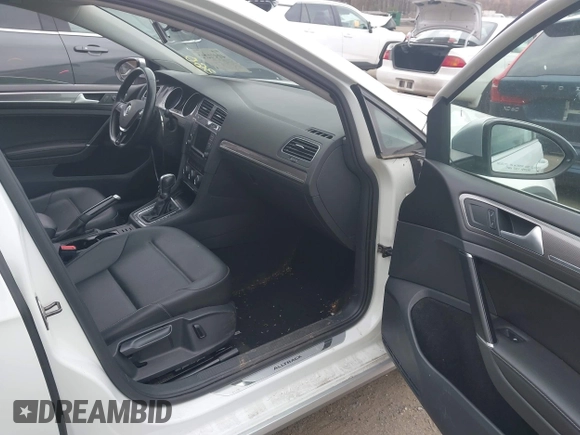 2017 Volkswagen Golf S z VIN 3VWH17AU8HM515411, wystawiony jako IAAI lot #41931252 z przebiegiem 106 421 mil mil oraz . Historia ofert i sprzedaży dostępna na DreamBid. Obrazek 5.