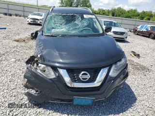 2017 Nissan Rogue SV z VIN KNMAT2MT6HP501456, wystawiony jako Copart lot #55625395 z przebiegiem Nie podano mil oraz Szkoda całkowita • Salvage title. Historia ofert i sprzedaży dostępna na DreamBid. Obrazek 5.