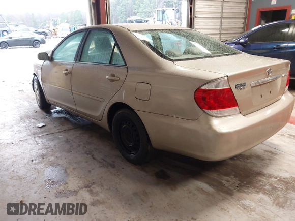 2006 Toyota Camry STD with VIN 4T1BE32K06U152044, listed as a IAAI auction lot 41578843 with 224,492 mi miles. Bid and sale history available at carsss.com. Image 3.