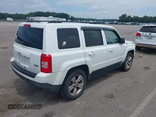 2016 Jeep Patriot High Altitude z VIN 1C4NJPFA0GD795999, wystawiony jako IAAI lot #42684807 z przebiegiem 152 845 mil mil oraz . Historia ofert i sprzedaży dostępna na DreamBid. Obrazek 4.
