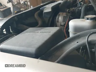 2000 Chevrolet Silverado 1500 LS z VIN 2GCEC19V4Y1308080, wystawiony jako IAAI lot #41619452 z przebiegiem 246 204 mil mil oraz . Historia ofert i sprzedaży dostępna na DreamBid. Obrazek 12.