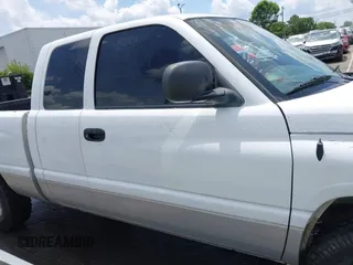 1999 Dodge 1500 z VIN 3B7HC13Z3XM535941, wystawiony jako IAAI lot #42174202 z przebiegiem 169 349 mil mil oraz . Historia ofert i sprzedaży dostępna na DreamBid. Obrazek 13.