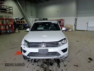 2017 Volkswagen Touareg Wolfsburg Edition z VIN WVGRF7BP7HD002143, wystawiony jako Copart lot #45328325 z przebiegiem 107 476 mil mil oraz Szkoda całkowita • Salvage title. Historia ofert i sprzedaży dostępna na DreamBid. Obrazek 12.