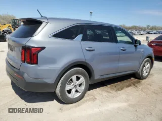 2022 Kia Sorento LX z VIN 5XYRG4LC2NG076613, wystawiony jako Copart lot #47830665 z przebiegiem 61 783 mil mil oraz Szkoda całkowita • Salvage title. Historia ofert i sprzedaży dostępna na DreamBid. Obrazek 3.