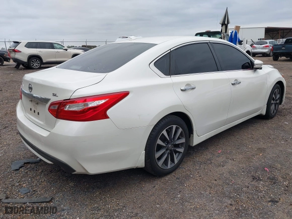 2017 Nissan Altima 2.5 SR with VIN 1N4AL3AP7HC120659, listed as a IAAI auction lot 40816224 with 131,721 mi miles. Bid and sale history available at carsss.com. Image 4.