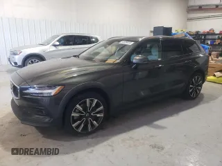 2020 Volvo V60 z VIN YV4102WK3L1037712, wystawiony jako Copart lot #84509924 z przebiegiem 82 272 mil mil oraz Szkody całkowita. Historia ofert i sprzedaży dostępna na DreamBid. Obrazek 1.