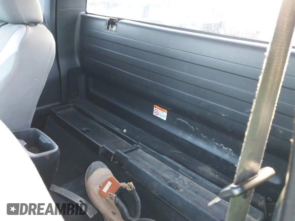 2020 Toyota Tacoma SR with VIN 3TYRX5GN0LT000913, listed as a IAAI auction lot 42520385 with 44,381 mi miles and . Bid and sale history available at DreamBid. Image 8.