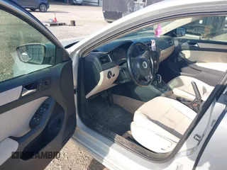 2011 Volkswagen Jetta Sedan SE w/Convenience & Sunroof with VIN 3VWDX7AJ5BM322367, listed as a IAAI auction lot 41845769 with 147,262 mi miles. Bid and sale history available at carsss.com. Image 13.