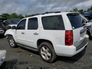 2007 Chevrolet Tahoe LTZ z VIN 1GNFC13J07R177477, wystawiony jako Copart lot #56707715 z przebiegiem 222 879 mil mil oraz Szkoda całkowita • Salvage title. Historia ofert i sprzedaży dostępna na DreamBid. Obrazek 2.